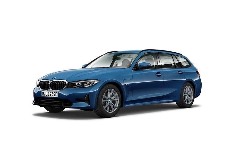Blå Begagnad 2021 BMW 330e Sport Line Kombi | 309 500 kr (Bra pris) - Bild 1/2