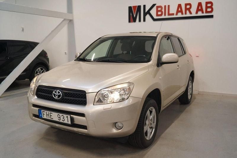 Ljusbrun Begagnad 2007 Toyota RAV4 SUV | 109 900 kr (Marknadspris) - Bild 1/4