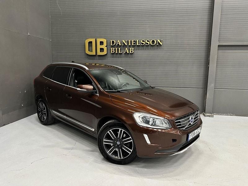 Brun Begagnad 2017 Volvo XC60 Standard SUV | 134 800 kr - Bild 1/4