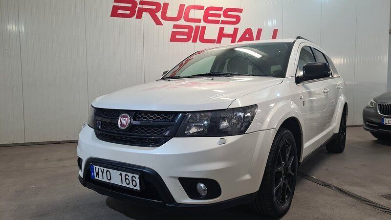 Vit Begagnad 2013 Fiat Freemont SUV | 91 900 kr (Marknadspris) - Bild 1/4