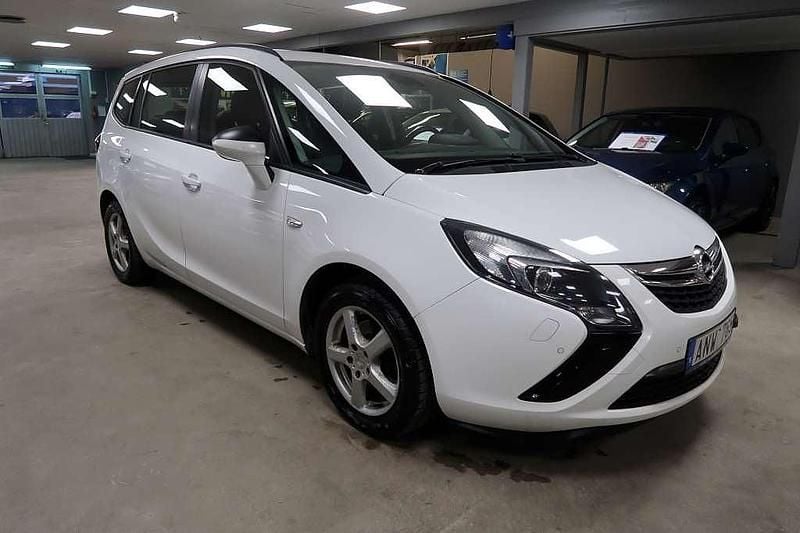Begagnad Opel Zafira Tourer Enjoy 136 HK (100 kW) 2013 Vit Minibuss