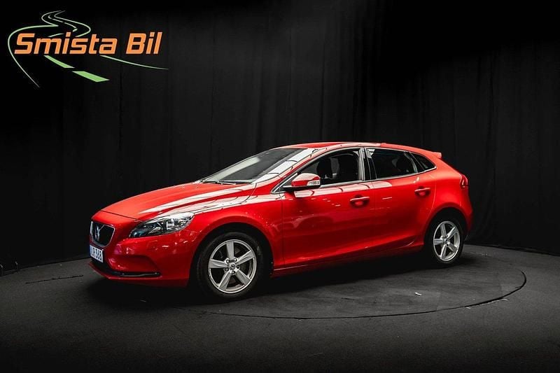 Röd Begagnad 2017 Volvo V40 Kombi | 168 800 kr (Marknadspris) - Bild 1/3