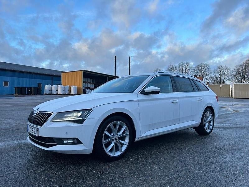 Begagnad 2019 Skoda Superb Kombi | 159 000 kr (Superpris) - Bild 1/4