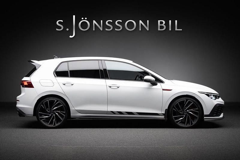 Pure white Begagnad 2021 VW Golf VIII GTI Clubsport Halvkombi | 329 000 kr - Bild 1/4