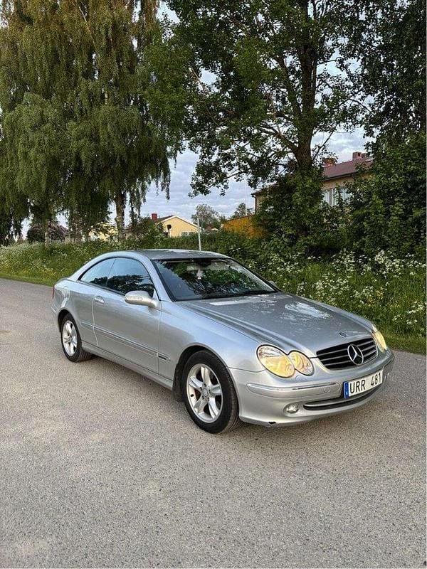 Silver Begagnad 2004 Mercedes CLK200 Avantgarde Sportkupé | 43 000 kr (Marknadspris) - Bild 1/4