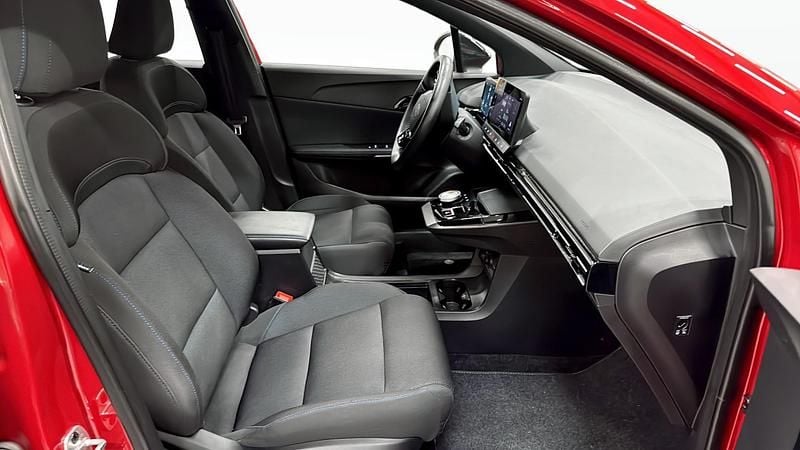 Begagnad MG MG4 EV 125 kW (170 HK) 2023 Röd Halvkombi