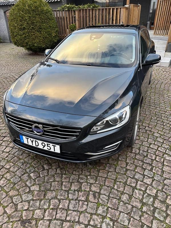 Begagnad 2014 Volvo V60 Kombi | 110 000 kr (Marknadspris) - Bild 1/4