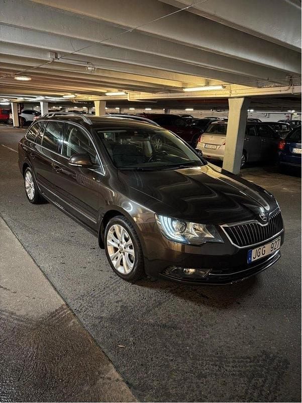 Begagnad 2014 Skoda Superb Kombi | 109 900 kr (Marknadspris) - Bild 1/4