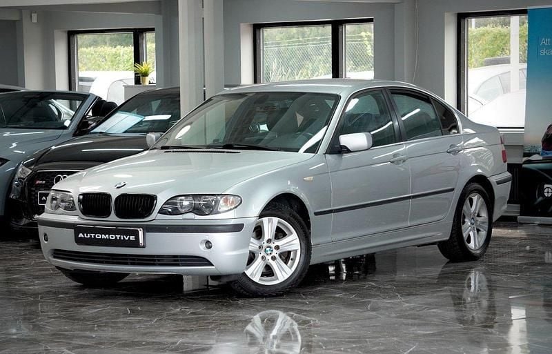 Ljusgrå (grå) Begagnad 2005 BMW 320 Sedan | 29 900 kr (Bra pris) - Bild 1/4