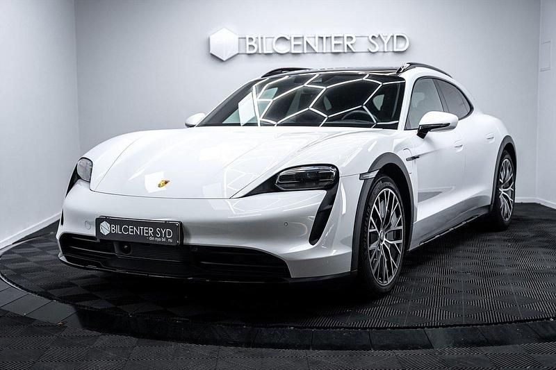 Vit Begagnad 2021 Porsche Taycan Cross Turismo Sedan | 729 900 kr - Bild 1/4