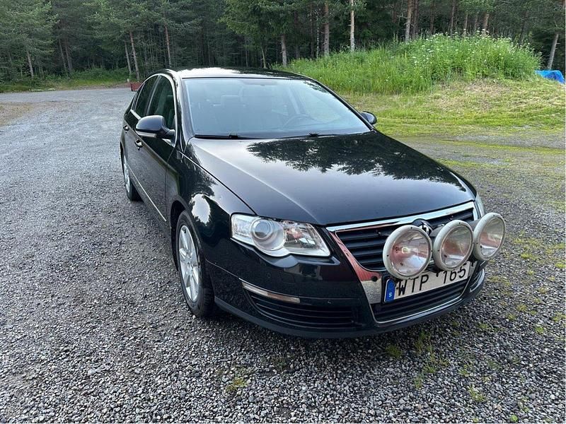 Svart Begagnad 2006 VW Passat Comfortline Sedan | 45 000 kr (Marknadspris) - Bild 1/4