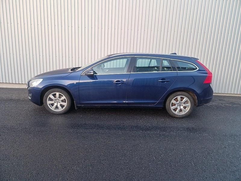Begagnad Volvo V60 Ocean Race 150 HK (110 kW) 2011 Blåmetallic Kombi