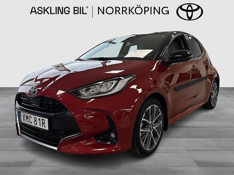 Röd Begagnad 2021 Toyota Yaris Hybrid Edition Halvkombi | 239 000 kr (Lite dyr) - Bild 1/3