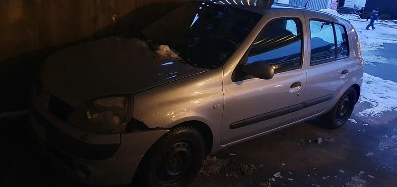 Begagnad Renault Clio R.S. 75 HK (55 kW) 2005 Halvkombi