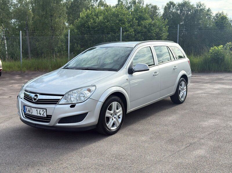 Silver Begagnad 2010 Opel Astra Kombi | 35 900 kr (Bra pris) - Bild 1/4