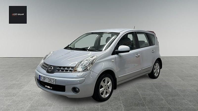 Silver Begagnad 2007 Nissan Note Minibuss | 34 900 kr (Marknadspris) - Bild 1/4