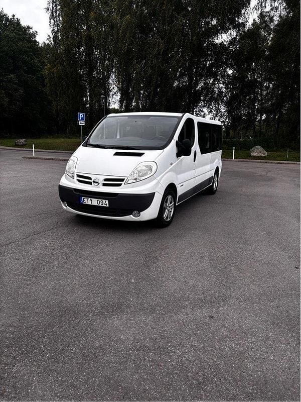 Vit Begagnad 2013 Nissan Primastar Minibuss | 120 000 kr (Dyr) - Bild 1/4