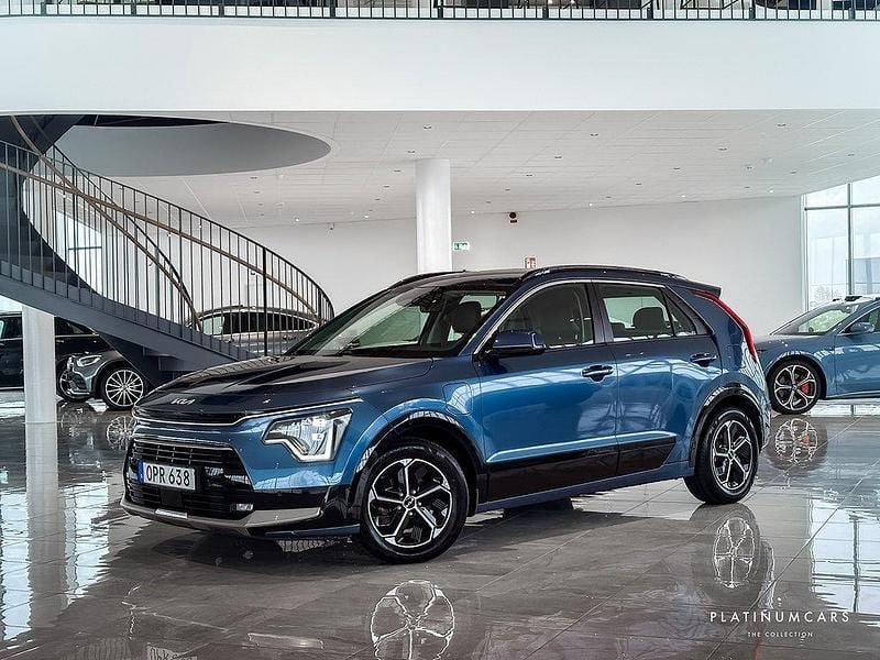 Blå Begagnad 2022 Kia Niro 2 SUV | 304 000 kr (Marknadspris) - Bild 1/4