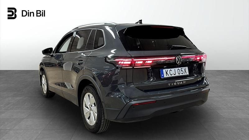 Begagnad VW Tiguan Edition 150 HK (110 kW) 2024 Grå SUV