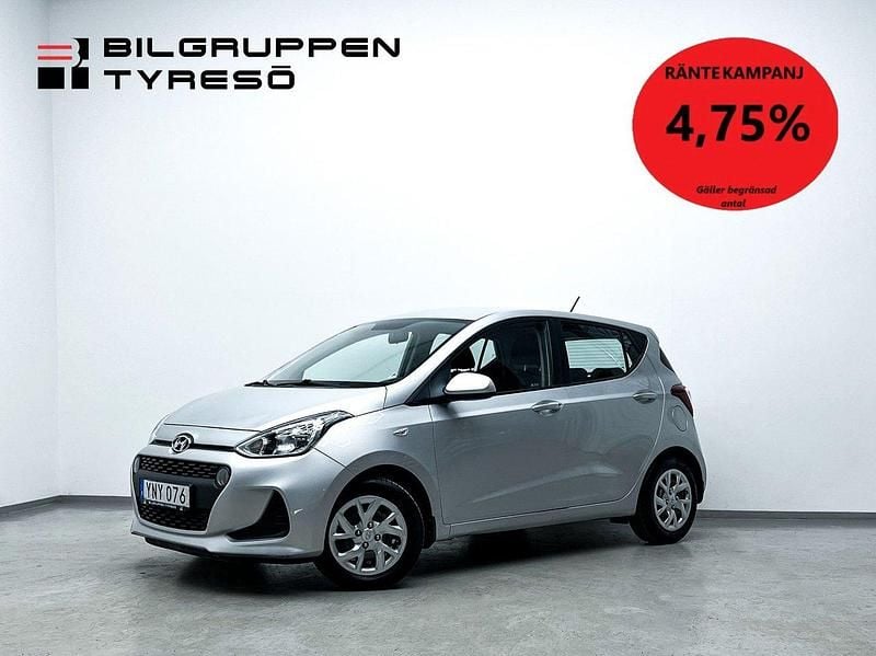 Silver Begagnad 2018 Hyundai i10 Halvkombi | 129 900 kr (Lite dyr) - Bild 1/4