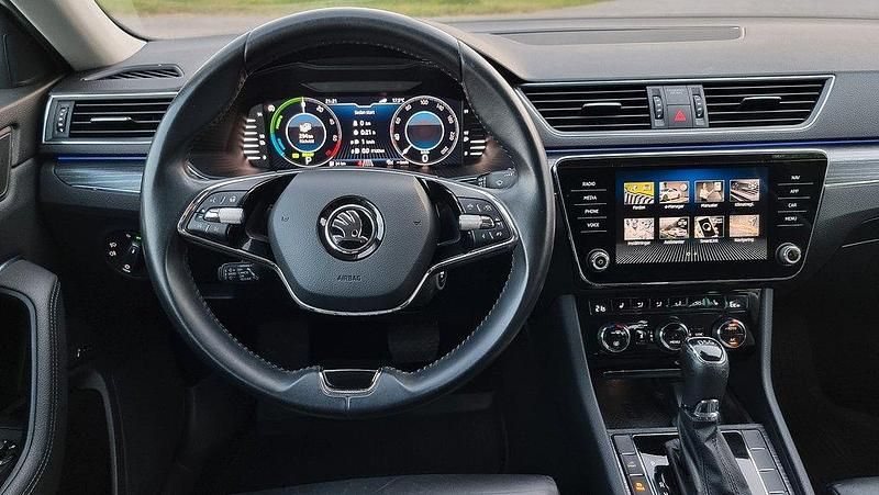 Begagnad Skoda Superb 218 HK (160 kW) 2020 Vit Kombi