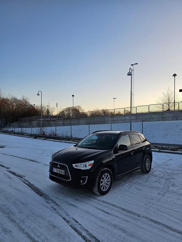 Svart Begagnad 2015 Mitsubishi ASX SUV | 129 000 kr (Marknadspris) - Bild 1/4