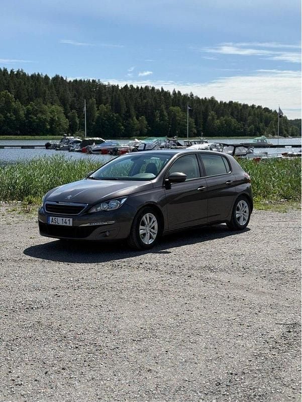 Brun Begagnad 2014 Peugeot 308 Halvkombi | 65 000 kr (Marknadspris) - Bild 1/4