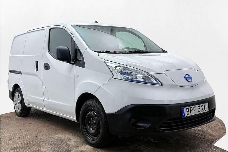 Begagnad Nissan e-NV200 Comfort 80 kW (109 HK) 2019 Vit Minibuss