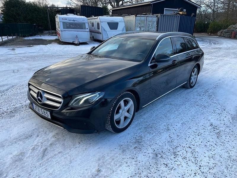 Svart Begagnad 2018 Mercedes E220 Avantgarde Kombi | 124 000 kr (Dyr) - Bild 1/4