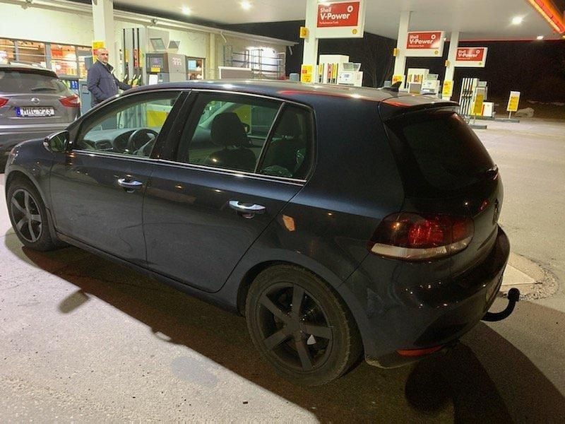 Grå Begagnad 2009 VW Golf VI Halvkombi | 44 000 kr (Marknadspris) - Bild 1/4