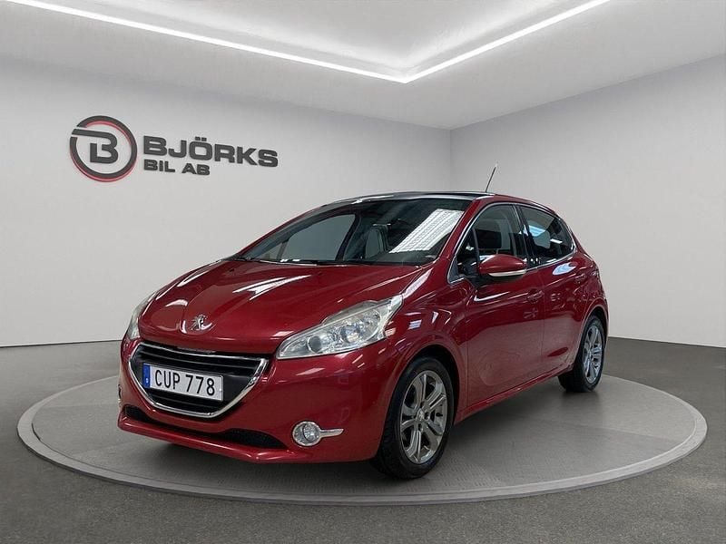 Mörkröd Begagnad 2014 Peugeot 208 Halvkombi | 54 500 kr (Marknadspris) - Bild 1/4