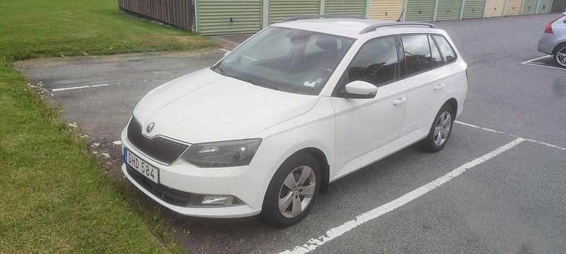 Vit Begagnad 2016 Skoda Fabia Style Kombi | 54 900 kr (Bra pris) - Bild 1/4