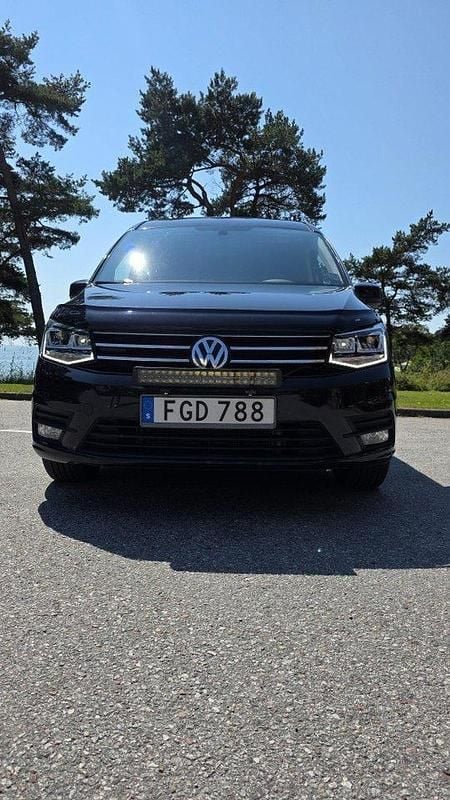 Svart Begagnad 2020 VW Caddy Maxi Life Life Minibuss | 320 000 kr (Superpris) - Bild 1/4