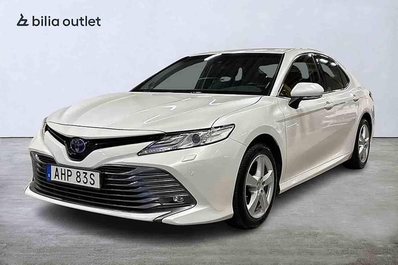 Vit Begagnad 2019 Toyota Camry Hybrid Sedan | 269 900 kr - Bild 1/1