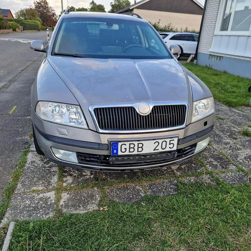 Brun Begagnad 2008 Skoda Octavia Kombi | 47 000 kr - Bild 1/4