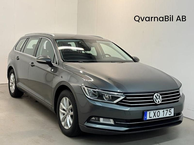Mörkgrå Begagnad 2015 VW Passat Kombi | 138 500 kr (Marknadspris) - Bild 1/4