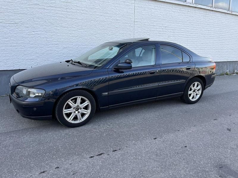 Blå Begagnad 2004 Volvo S60 Sedan | 15 500 kr (Bra pris) - Bild 1/4
