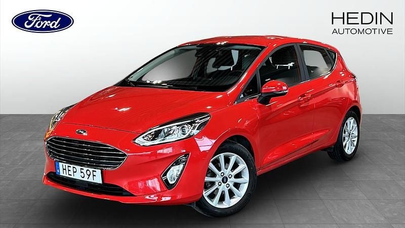 Röd (red) Begagnad 2020 Ford Fiesta Titanium Halvkombi | 154 900 kr (Lite dyr) - Bild 1/4