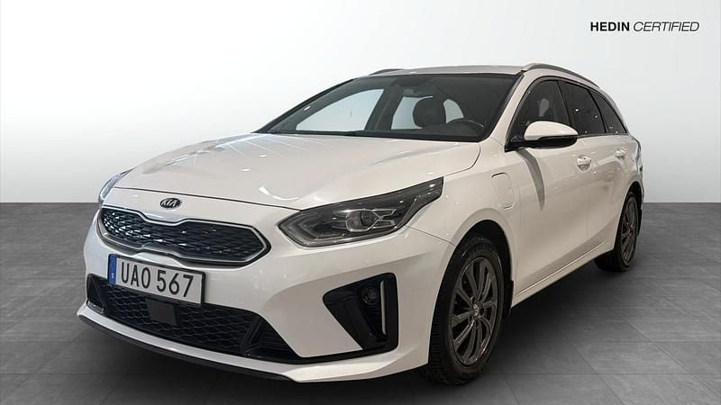 Begagnad Kia Ceed Advance 141 HK (103 kW) 2021 Vit Halvkombi