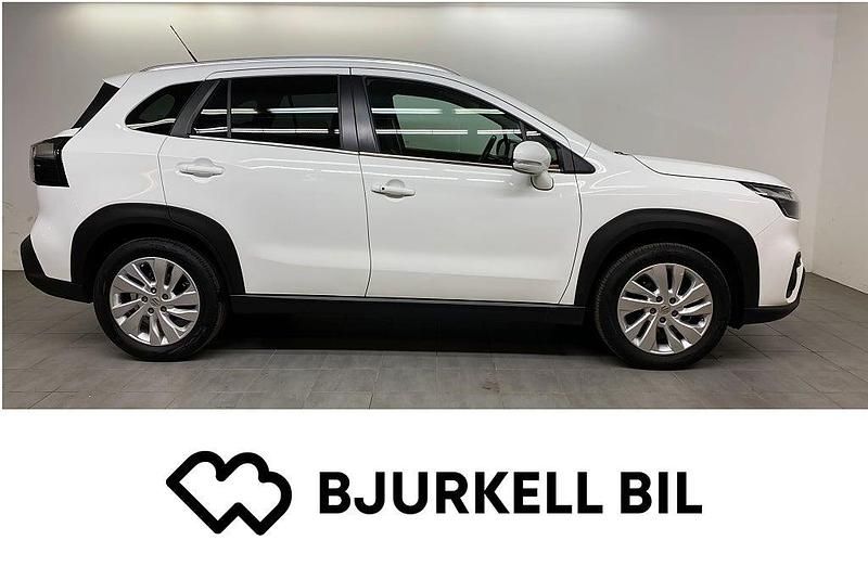 Vit Begagnad 2022 Suzuki SX4 S-Cross Kombi | 224 900 kr (Marknadspris) - Bild 1/4