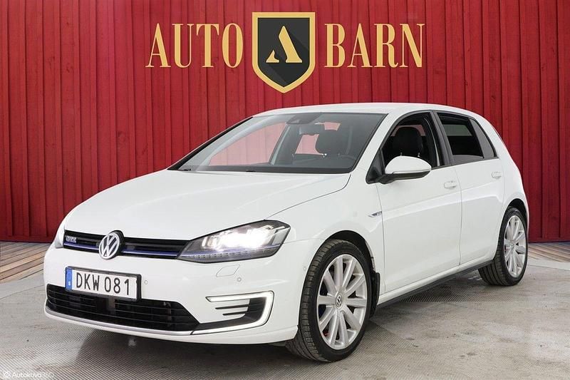 Vit Begagnad 2015 VW Golf VII GTE Halvkombi | 158 700 kr (Marknadspris) - Bild 1/4