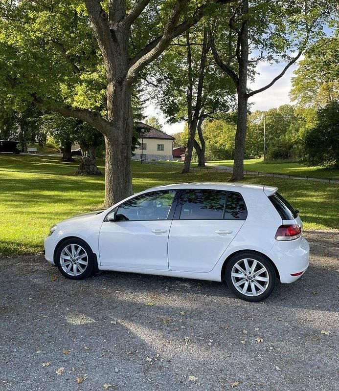 Vit Begagnad 2010 VW Golf VI GT Halvkombi | 64 500 kr (Marknadspris) - Bild 1/4