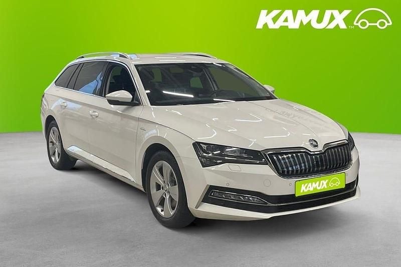 Vit Begagnad 2020 Skoda Superb LAURIN & KLEMENT Kombi | 279 700 kr (Marknadspris) - Bild 1/2