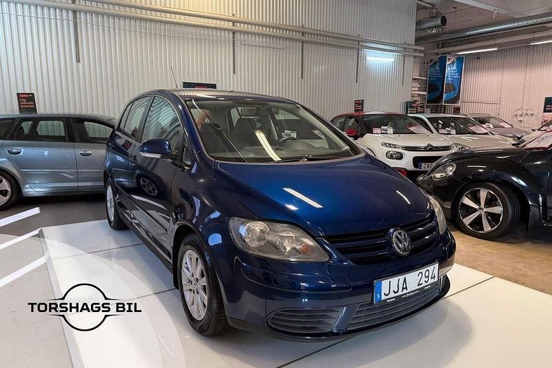Mörkblå (blå) Begagnad 2007 VW Golf Plus Cross Minibuss | 74 900 kr (Marknadspris) - Bild 1/3