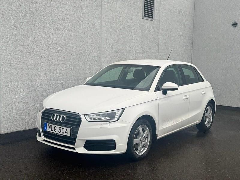 Vit Begagnad 2017 Audi A1 Sportback Halvkombi | 114 900 kr (Marknadspris) - Bild 1/4