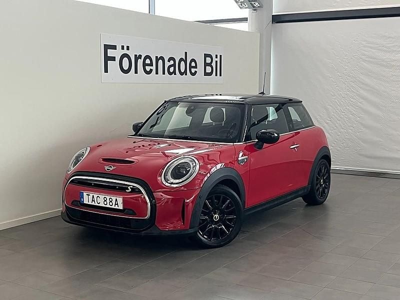 Röd Begagnad 2022 Mini Cooper SE Halvkombi | 239 000 kr (Dyr) - Bild 1/4