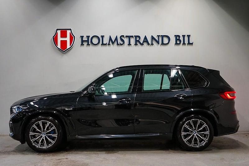 Svart Begagnad 2022 BMW X5 M Sport SUV | 759 900 kr (Marknadspris) - Bild 1/4