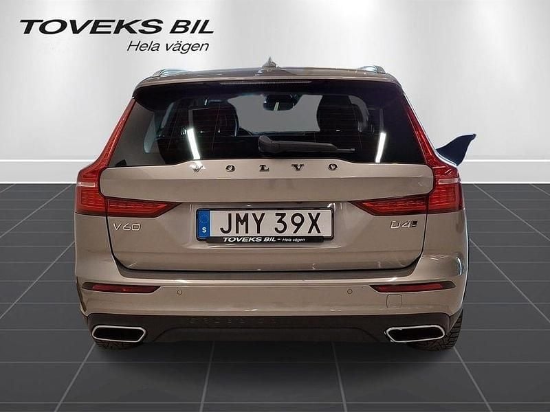 Begagnad Volvo V60 CC Momentum 190 HK (139 kW) 2021 Grå Kombi