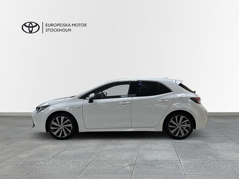 Begagnad Toyota Corolla Style 122 HK (89 kW) 2021 Vit Halvkombi