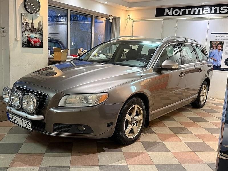 Grå Begagnad 2007 Volvo V70 Summum Kombi | 54 000 kr (Marknadspris) - Bild 1/4